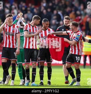 Bramall Lane, Sheffield, Regno Unito. 19th Mar, 2023. Fa Cup Football, Quarter Final, Sheffield United contro Blackburn Rovers; Billy Sharp di Sheffield United festeggia alla fine della partita con Max Lowe Chris Basham e Anel Ahmedhodzic Credit: Action Plus Sports/Alamy Live News Foto Stock