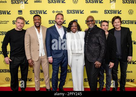 AUSTIN, TEXAS - MARZO 18: (L - R) Matt Damon, Chris Tucker, ben Affleck, Viola Davis, Julius Tennon, Chris Messina e Jason Bateman partecipano alla prima mondiale di 'Air' al Paramount Theatre durante la SXSW Conference and Festival del 2023 il 18 marzo 2023 ad Austin, Texas (Photo by Maggie Boyd/SipaUSA) Credit: Sipa USA/Alamy Live News Foto Stock