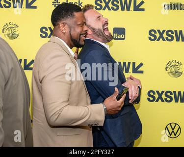 AUSTIN, TEXAS - 18 MARZO: Chris Tucker e ben Affleck partecipano alla prima mondiale di 'Air' al Paramount Theatre durante la SXSW Conference and Festival del 2023 il 18 marzo 2023 ad Austin, Texas (Photo by Maggie Boyd/SipaUSA) Credit: Sipa USA/Alamy Live News Foto Stock