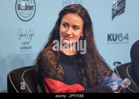 Berlino, Germania. 19th Mar, 2023. Yasmina Hempel alla conferenza stampa del musical Peter Plate 'Romeo & Juliet' presso lo Stage Theater des Westens. Credit: Gerald Matzka/dpa/Alamy Live News Foto Stock