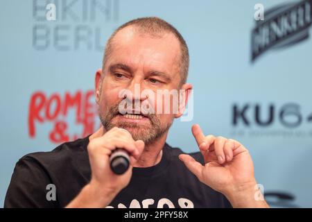 Berlino, Germania. 19th Mar, 2023. Ulf Leo Sommer alla conferenza stampa del musical Peter Plate 'Romeo & Juliet' presso lo Stage Theater des Westens. Credit: Gerald Matzka/dpa/Alamy Live News Foto Stock