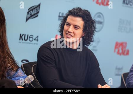 Berlino, Germania. 19th Mar, 2023. Paul Csitkovics alla conferenza stampa del musical Peter Plate 'Romeo & Juliet' presso lo Stage Theater des Westens. Credit: Gerald Matzka/dpa/Alamy Live News Foto Stock