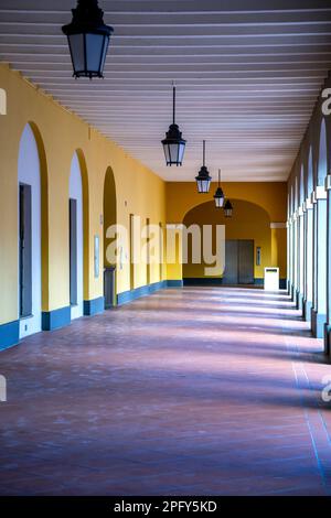 Corridoio, Museo delle Americhe (Museo de las Americas), storico Cuartel de Ballaja (Barracks Ballaja), San Juan Vecchia, Porto Rico Foto Stock