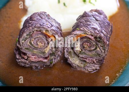 involtini di carne con purè di patate Foto Stock