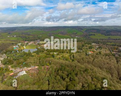 Foto delle montagne russe in fase di test pre-stagione testato Drone aereo dal cielo a Alton Towers Foto Stock