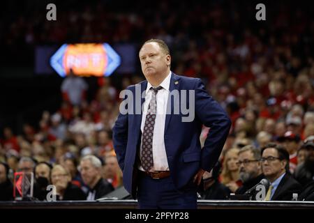 Madison, WISCONSIN, Stati Uniti. 19th Mar, 2023. Greg Gard, allenatore capo dei tassi del Wisconsin, durante la partita NCAA di pallacanestro NIT Second Round tra i Liberty Flames e i tassi del Wisconsin al Kohl Center di Madison, WISCONSIN. Darren Lee/CSM/Alamy Live News Foto Stock