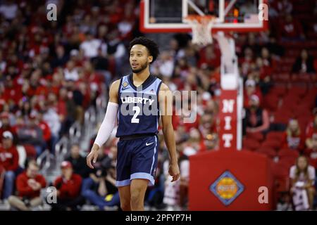 Madison, WISCONSIN, Stati Uniti. 19th Mar, 2023. Liberty Flames guardia Darius McGhee (2) durante la partita NCAA di pallacanestro NIT Second Round tra i Liberty Flames e i tassi del Wisconsin al Kohl Center di Madison, WISCONSIN. Darren Lee/CSM/Alamy Live News Foto Stock