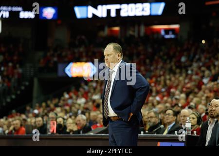 Madison, WISCONSIN, Stati Uniti. 19th Mar, 2023. Greg Gard, allenatore capo dei tassi del Wisconsin, durante la partita NCAA di pallacanestro NIT Second Round tra i Liberty Flames e i tassi del Wisconsin al Kohl Center di Madison, WISCONSIN. Darren Lee/CSM/Alamy Live News Foto Stock