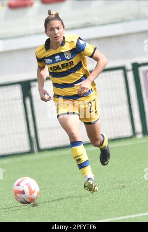 Erika Santoro di Parma Calcio in azione durante la Serie delle Donne Un incontro tra Pomigliano Calcio e Parma allo Stadio Comunale Palma Campania Foto Stock