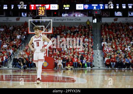 Madison, WISCONSIN, Stati Uniti. 19th Mar, 2023. Guardia dei tassi del Wisconsin Max Klesmit (11) durante la partita NCAA di pallacanestro NIT Second Round tra i Liberty Flames e i tassi del Wisconsin al Kohl Center di Madison, WISCONSIN. Darren Lee/CSM/Alamy Live News Foto Stock