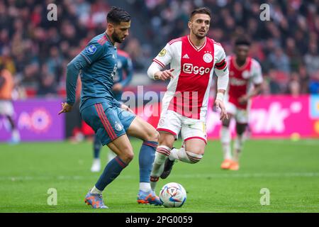 19-03-2023: Sport: AJAX contro Feyenoord AMSTERDAM, PAESI BASSI - 19 MARZO: David Hancko (Feyenoord Rotterdam) e Dusan Tadic (Ajax) durante la partita ere Foto Stock