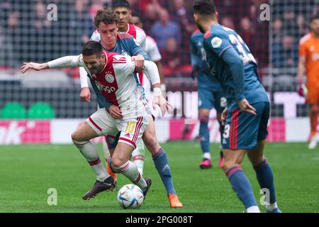 19-03-2023: Sport: AJAX contro Feyenoord AMSTERDAM, PAESI BASSI - MARZO 19: Mats Wieffer (Feyenoord Rotterdam) e Dusan Tadic (Ajax) durante la partita Er Foto Stock