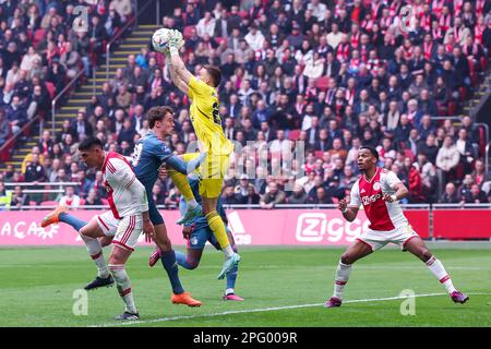 19-03-2023: Sport: AJAX contro Feyenoord AMSTERDAM, PAESI BASSI - MARZO 19: Edson Alvarez (Ajax), Mats Wieffer (Feyenoord Rotterdam) e il portiere Timon Foto Stock