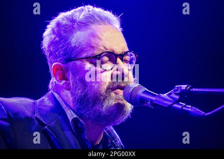 Copenaghen, Danimarca. 17th, febbraio 2023. Il duo di musica americana The Handsome Family si esibisce in un concerto dal vivo all'Hotel Cecil di Copenhagen. Qui il cantante e musicista Brett Sparks è visto dal vivo sul palco. (Photo credit: Gonzales Photo - Dejan Obretkovic). Foto Stock