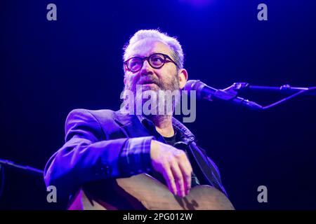 Copenaghen, Danimarca. 17th, febbraio 2023. Il duo di musica americana The Handsome Family si esibisce in un concerto dal vivo all'Hotel Cecil di Copenhagen. Qui il cantante e musicista Brett Sparks è visto dal vivo sul palco. (Photo credit: Gonzales Photo - Dejan Obretkovic). Foto Stock