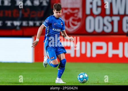 19-03-2023: Sport: Twente contro AZ ENSCHEDE, PAESI BASSI - Marzo 19: MILOS Kerkez (AZ Alkmaar) durante la partita Eredivie FC Twente e AZ Alkmaar al De Foto Stock