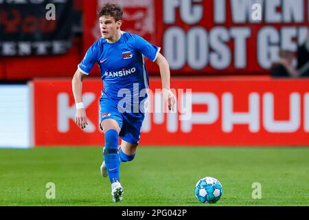 19-03-2023: Sport: Twente contro AZ ENSCHEDE, PAESI BASSI - Marzo 19: MILOS Kerkez (AZ Alkmaar) durante la partita Eredivie FC Twente e AZ Alkmaar al De Foto Stock