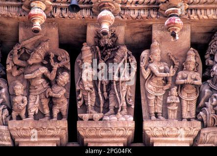 17 ° secolo 350 anni di sculture in legno nel carro del tempio di Meenakashi Sundareswarer a Madurai, Tamil Nadu, India del Sud, India, Asia Foto Stock