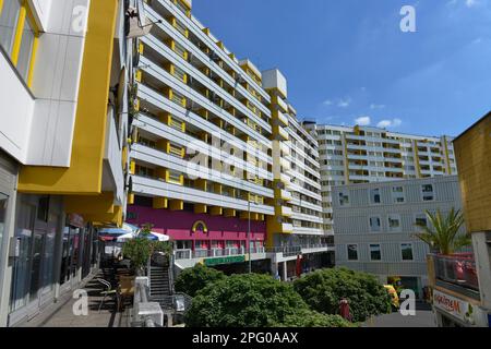 Edifici residenziali, New Kreuzberg Centre, Kottbusser Tor, Kreuzberg, Berlino, Germania Foto Stock