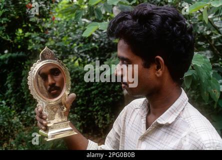 Aranmula kannadi o specchio di metallo, Kerala, India, Asia Foto Stock