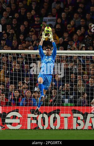 Barcellona, ESP. 19th Mar, 2023. FC BARCELLONA vs REAL MADRID 19 marzo 2023 Courtois (13) portiere del Real Madrid durante la partita tra FC Barcellona e Real Madrid corrispondente al ventisei giorni di la Liga Santander a Spotify Camp Nou a Barcellona, Spagna. Credit: Rosdemora/Alamy Live News Foto Stock