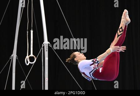 Stoccarda, Germania. 19th Mar, 2023. Ginnastica, DTB Cup, mista. Ginnastica Sarah Voss sul pavimento. Credit: Marijan Murat/dpa/Alamy Live News Foto Stock