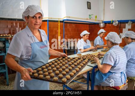 La Colchona in Estepa Andalusia, Spagna Negozio artigianale di Mantecados e Polvorones fatti a mano, dolce di Natale spagnolo a base di farina e mandorle. Il pol Foto Stock