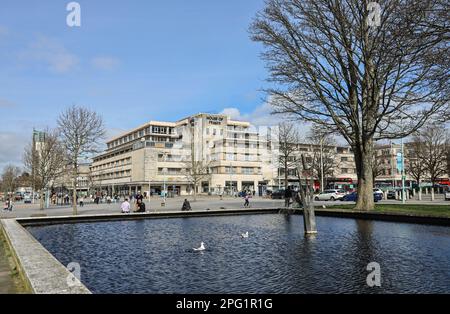 Plymouth's House of Fraser, grande magazzino sulla Royal Parade. Fa parte del gruppo Sports Direct. Vista dalla Royal Parade dalla piscina di Guildh Foto Stock