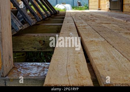 costruzione di estensioni in legno di una casa rurale, russia Foto Stock