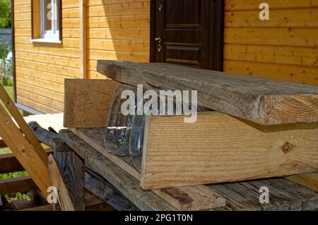 costruzione di estensioni in legno di una casa rurale, russia Foto Stock