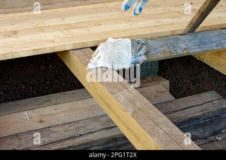 costruzione di estensioni in legno di una casa rurale, russia Foto Stock