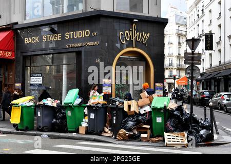 Garbage Strike Collection a Parigi nel marzo 2023 - Francia Foto Stock