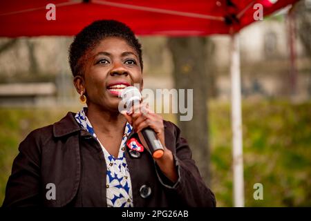 Daniele Obono. Riunione dei NUPES a Place de Stalingrad a Parigi per definire il seguito del movimento contro la riforma delle pensioni.#no russia Foto Stock