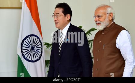 Nuova Delhi, India. 20th Mar, 2023. Nuova Delhi, India. Il primo Ministro Narendra modi con il primo Ministro giapponese Fumio Kishida prima del loro incontro alla Casa di Hyderabad, a Nuova Delhi, lunedì 20 marzo 2023. Credit: PRASOU/Alamy Live News Credit: PRASOU/Alamy Live News Foto Stock