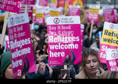 marzo annuale che segna la Giornata antirazzista delle Nazioni Unite, dalla sede centrale della BBC a Portland Place a un raduno a Whitehall. Foto Stock