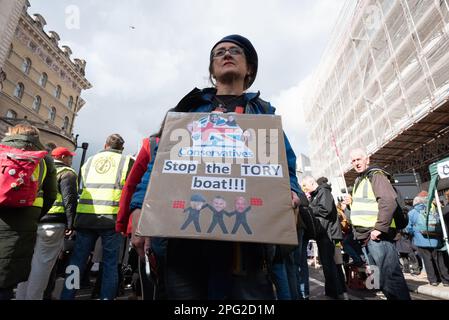 marzo annuale che segna la Giornata antirazzista delle Nazioni Unite, dalla sede centrale della BBC a Portland Place a un raduno a Whitehall. Foto Stock