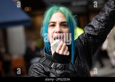 marzo annuale che segna la Giornata antirazzista delle Nazioni Unite, dalla sede centrale della BBC a Portland Place a un raduno a Whitehall. Foto Stock