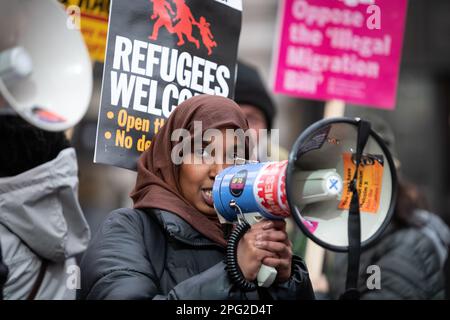 marzo annuale che segna la Giornata antirazzista delle Nazioni Unite, dalla sede centrale della BBC a Portland Place a un raduno a Whitehall. Foto Stock