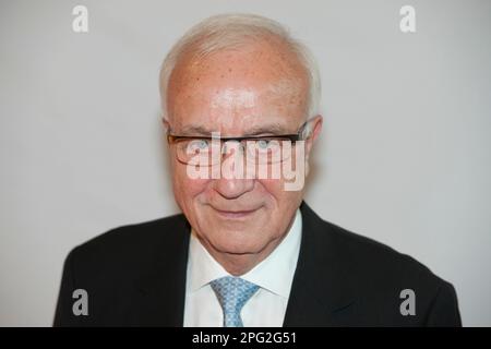 FOTO DI ARCHIVIO: Fritz PLEITGEN avrebbe avuto 85 anni il 21 marzo 2023, Fritz PLEITGEN, ex direttore del WDR, presentazione dello Steiger Award 2014 nella Henrichshuette Hattingen, 02.10.2014. ? Foto Stock