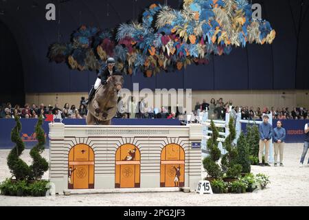 Victor Bettendorf (LUX) cavalcando il Sig. TAC durante il Saut Hermes 2023, evento equestre FEI il 19 marzo 2023 presso l'effimero Grand-palais di Parigi, Francia - Foto: Christophe Bricot/DPPI/LiveMedia Foto Stock