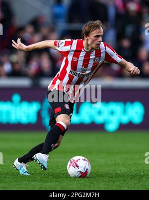 Mikkel Damsgaard di Brentford durante la partita della Premier League al GTECH Community Stadium, Londra. Data immagine: Sabato 18 marzo 2023. Foto Stock