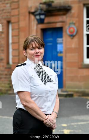 Il capo della polizia di Cumbria, il Constable Michelle Skeer. Fotografato fuori dalla sede della polizia, Carlton Hall, Penrith, Cumbria Foto Stock