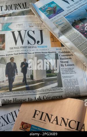 Ancora vita di assortiti 'Wall Street Journal' e 'Financial Times' sezioni di giornale, 2023, USA Foto Stock