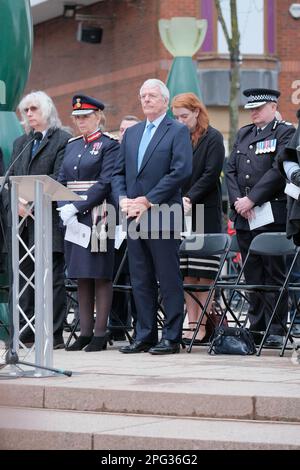 Warrington, Cheshire, Regno Unito. 20th Mar 2023. Sir John Major, famiglie e dignitari si riuniscono per ricordare i bombardamenti di Warrington, 30 anni fa. Jonathan Ball (3) e Tim Parry (12) sono morti e altri 54 feriti. Credit: Notizie dal vivo di Mark Lear / Alamy Foto Stock