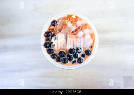 tè al latte o tè thailandese o tè a bolle per servire Foto Stock
