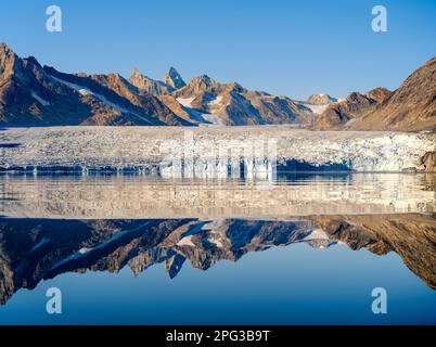 Ghiacciaio di Karale nel fiordo di Sermiligaaq. Regione di Ammassalik nel nord-est della Groenlandia. Nord America , Groenlandia, Ammassalik, territorio danese, Oc Foto Stock