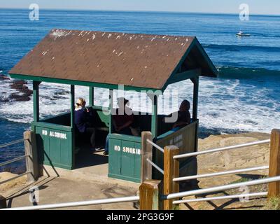 Capanna sulla spiaggia con i cartelli No Alcohol and No Smoking, la Jolla, California, USA Foto Stock