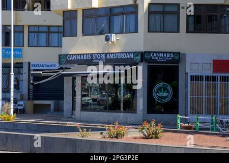 Arrecife, Lanzarote, Isole Canarie, marzo 2023: Vista sul Cannabis Store Amsterdam a Lanzarote, una delle Isole Canarie Foto Stock