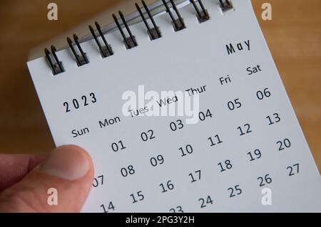 Vista dall'alto del calendario di maggio 2023. Concetto di calendario Foto Stock