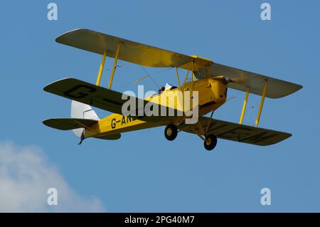 De Havilland DH.82, G-ANEM, Tiger Moth, Shoreham Air Display 2014, Foto Stock